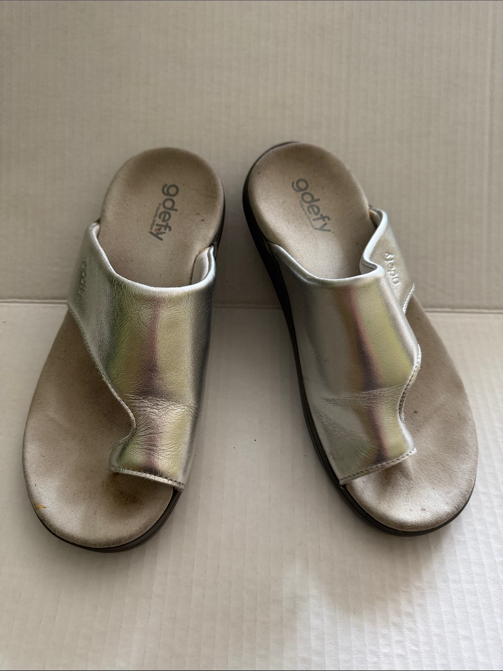 Godefy Women's Iridescent Slide Sandals - Silver Tone